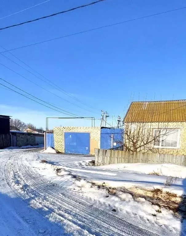 Дом в Саратовская область, Дергачевский район, Советское муниципальное ... - Фото 1