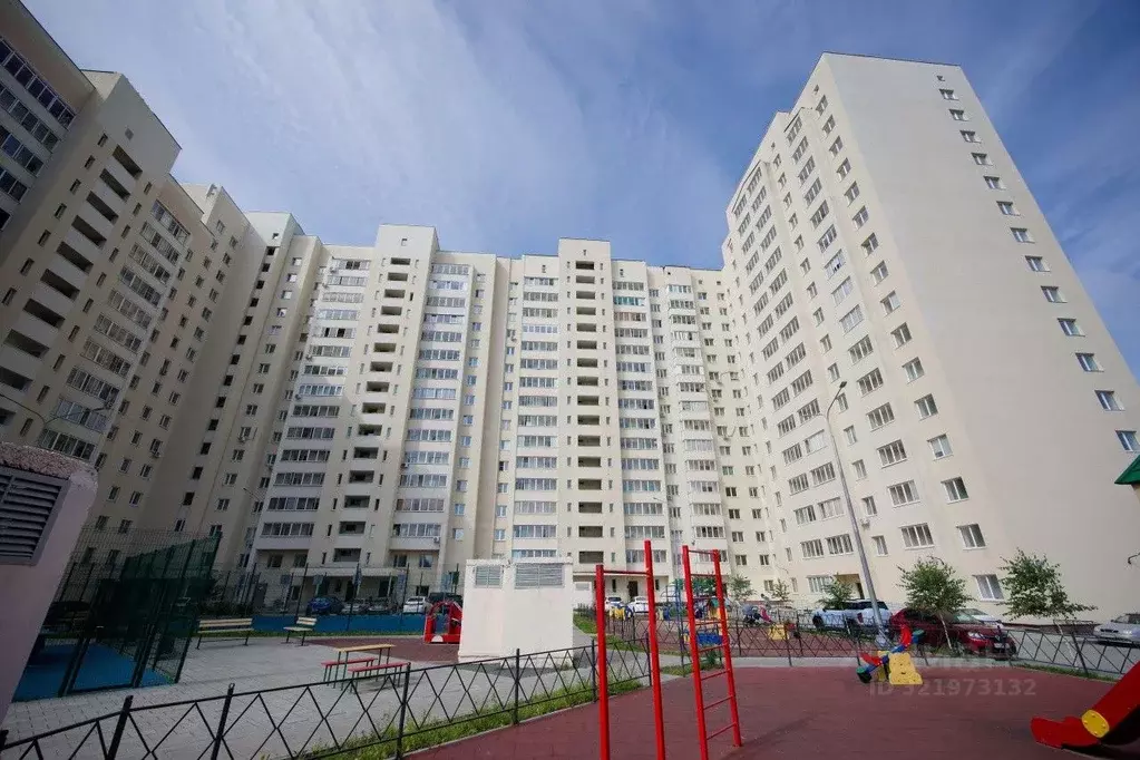 2-к кв. Свердловская область, Екатеринбург ул. Крауля, 93 (63.9 м) - Фото 0