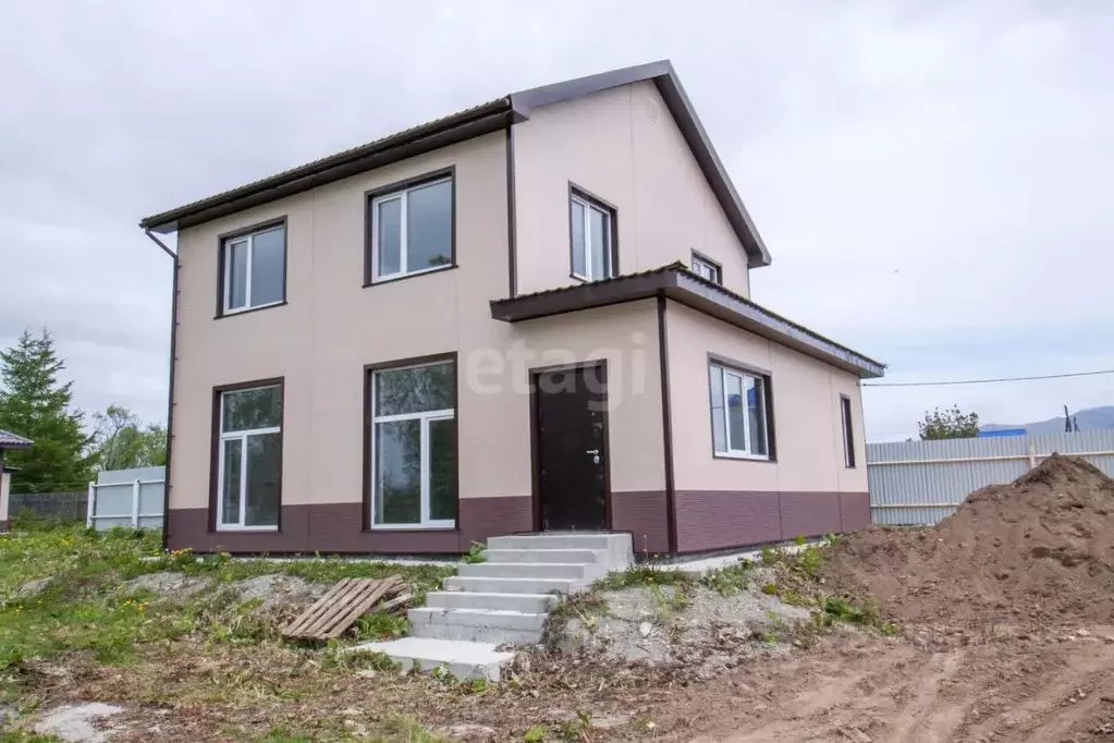 Дом в Сахалинская область, Южно-Сахалинск пер. 2-й Заречный, 17 (132 ... - Фото 1