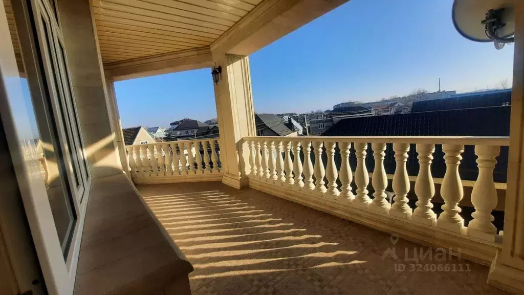 Дом в Кабардино-Балкария, Нальчик ул. Бековича-Черкасского, 97 (750 м) - Фото 1