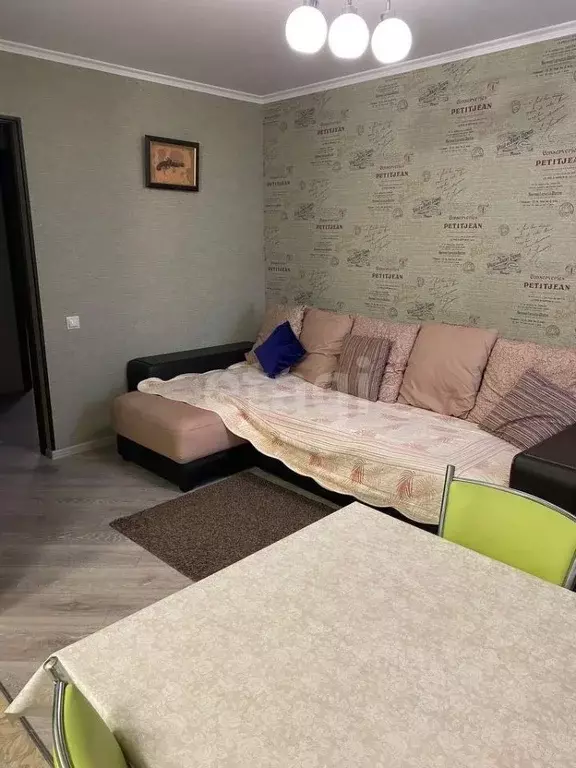 3-к кв. Крым, Сакский район, с. Уютное ул. Кирова, 16 (87.0 м) - Фото 1
