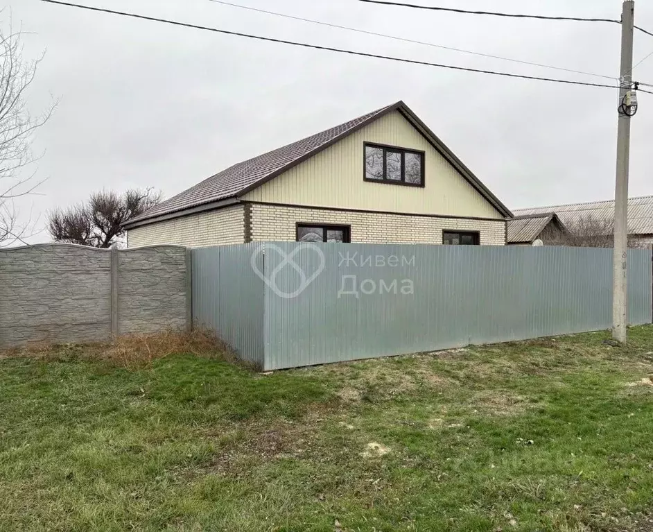 Дом в Волгоградская область, Калачевский район, Мариновское с/пос, с. ... - Фото 1