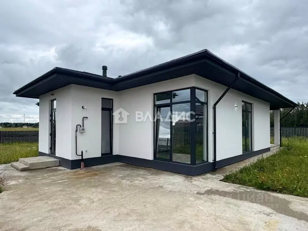 Дом в Калужская область, Жуковский район, с. Совхоз Победа ул. ... - Фото 1