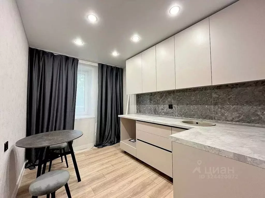 1-к кв. Тюменская область, Тюмень ул. Александра Матросова, 1 (42.5 м) - Фото 1