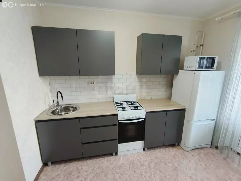 1-комнатная квартира: Альметьевск, улица Гафиатуллина, 66 (35.7 м) - Фото 1