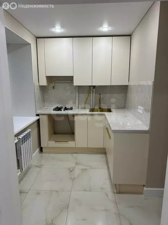 4-комнатная квартира: Альметьевск, улица Радищева, 1 (61 м) - Фото 1