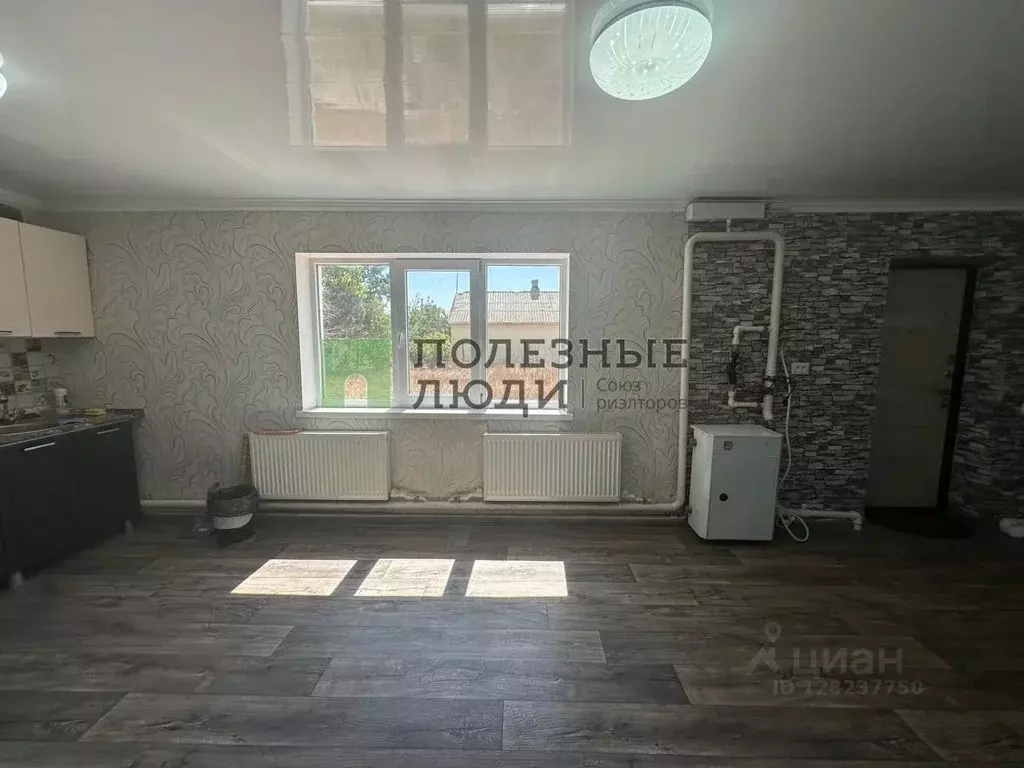 Дом в Крым, Раздольненский район, Березовское с/пос, с. Березовка ул. ... - Фото 2