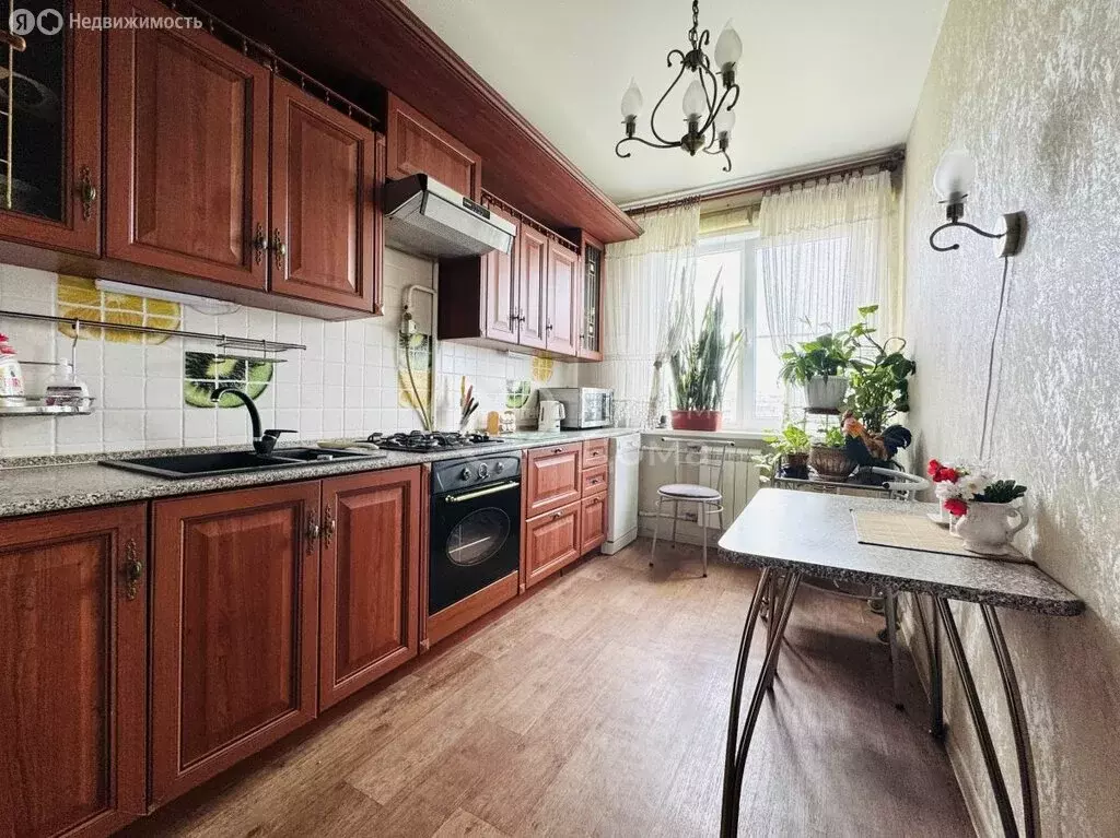 3-комнатная квартира: Волгоград, район Семь Ветров, бульвар 30-летия ... - Фото 0