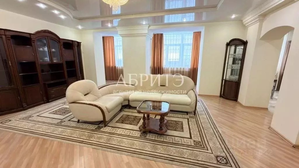 3-к кв. Липецкая область, Липецк Нижняя Логовая ул., 9 (135.0 м) - Фото 1