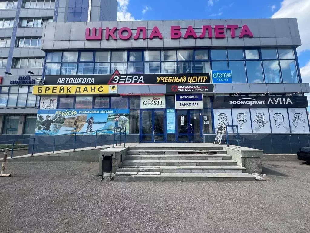 Аренда. Помещение в бизнес/торговом центре 40-130м, 1 линия - Фото 1