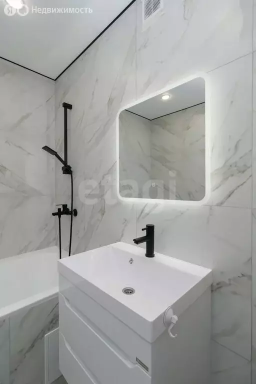 2-комнатная квартира: Тюмень, улица Валентины Трофимовой, 7 (67.6 м) - Фото 1