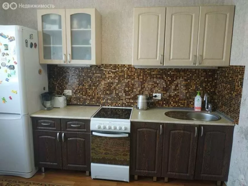 2-комнатная квартира: Тюмень, улица Монтажников, 47 (59 м) - Фото 1