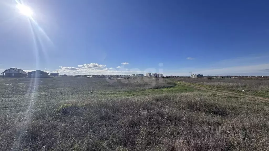 Участок в Крым, Симферопольский район, Гвардейское с/пос, с. Красная ... - Фото 1