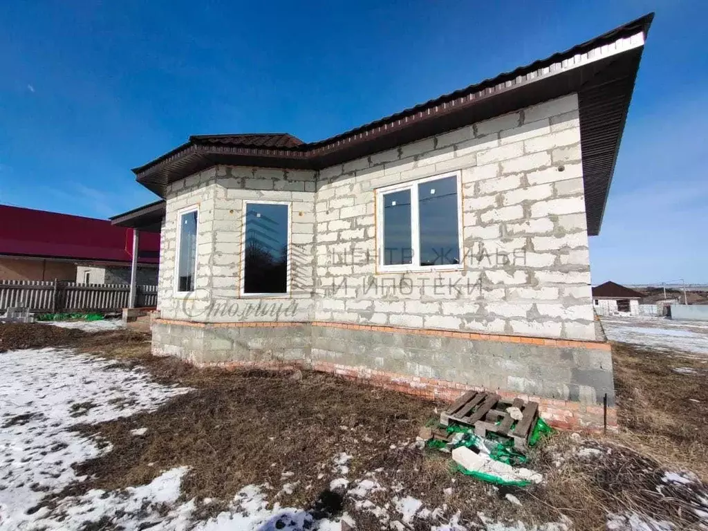Дом в Белгородская область, Старооскольский городской округ, с. ... - Фото 1