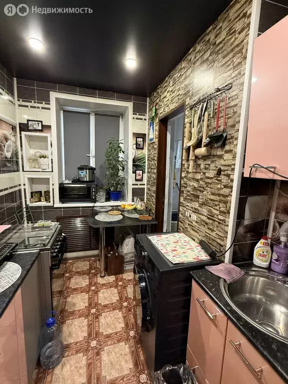3-комнатная квартира: Киров, улица Шорина, 18 (56 м) - Фото 0