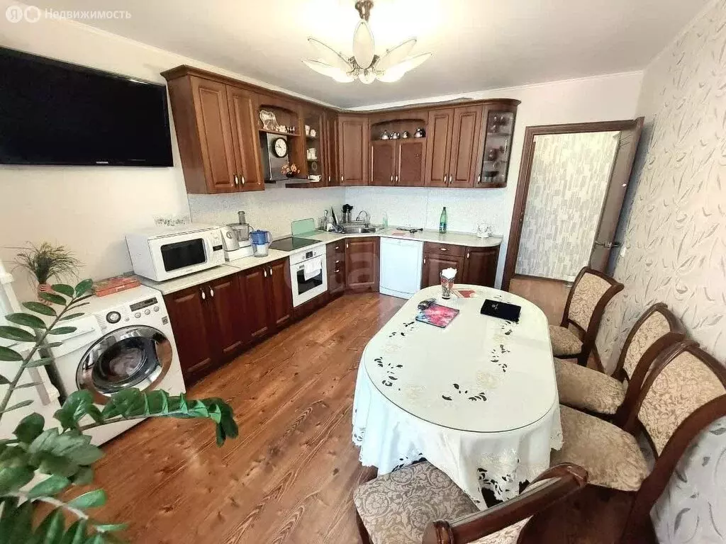 2-комнатная квартира: Геленджик, улица Маршала Жукова, 1к2 (62.5 м) - Фото 0