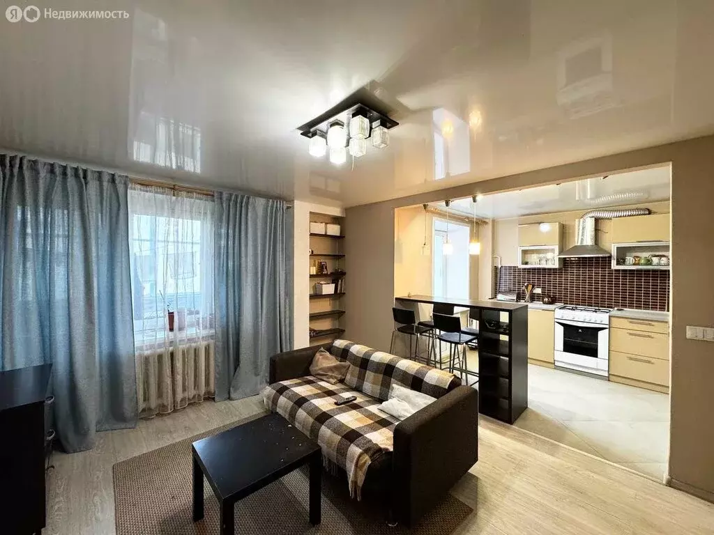 3-комнатная квартира: Киров, улица Чернышевского, 45 (63.2 м) - Фото 1