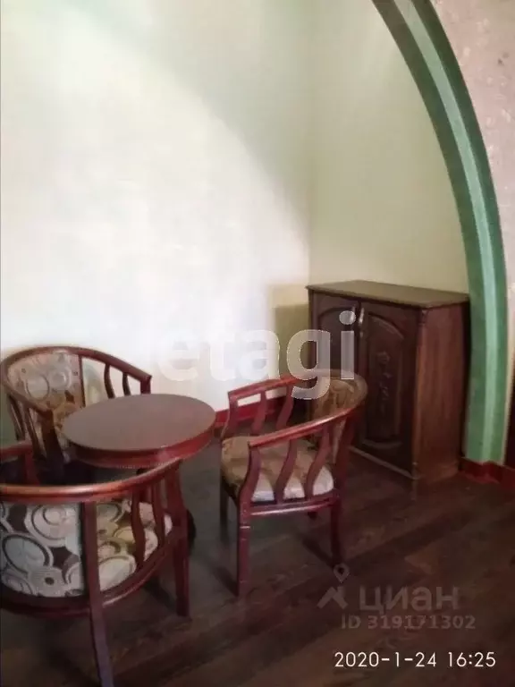 2-к кв. Крым, Симферополь ул. Тренева (76.9 м) - Фото 0