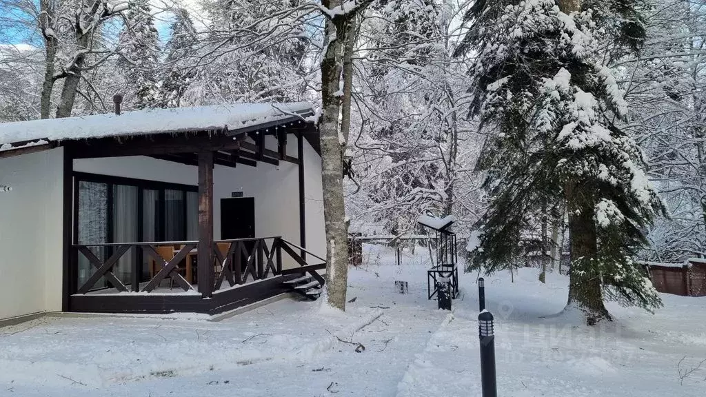 Дом в Карачаево-Черкесия, Зеленчукский район, с. Архыз ул. Банковская, ... - Фото 0