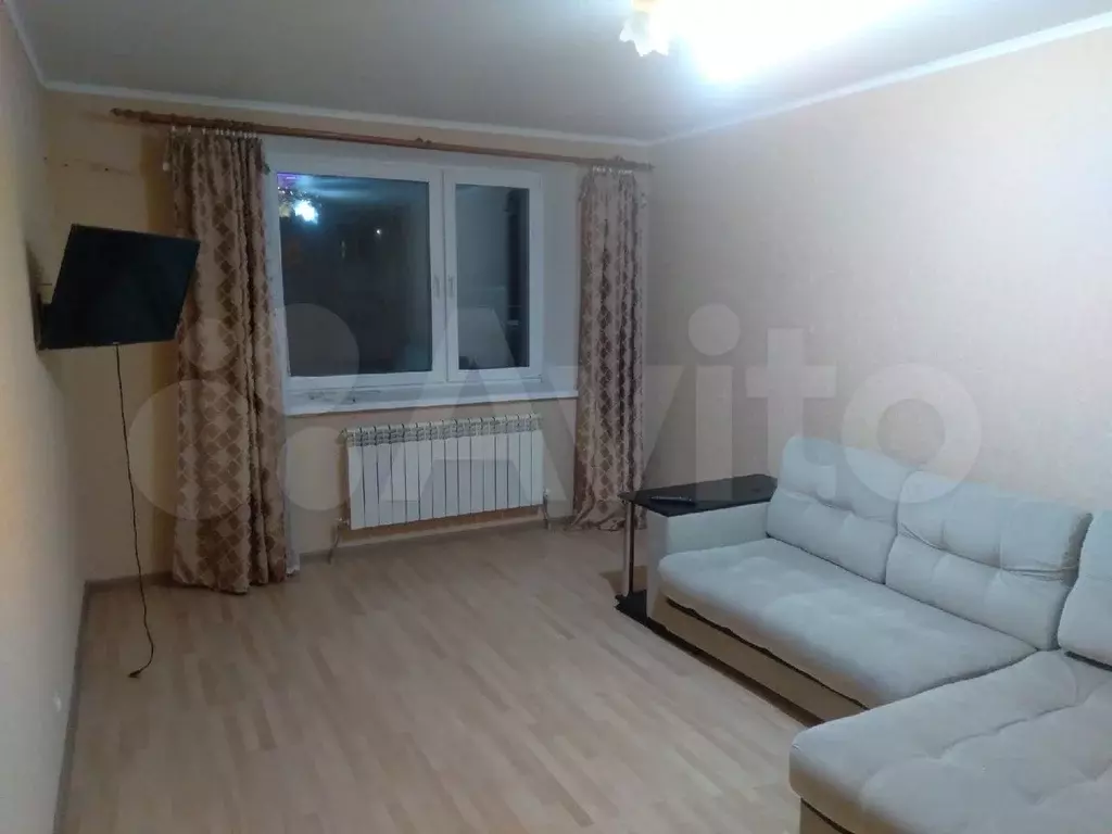 1-к. квартира, 42 м, 8/10 эт. - Фото 0