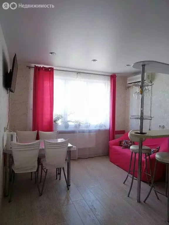 2-комнатная квартира: Геленджик, улица Маршала Жукова, 1к2 (62 м) - Фото 1