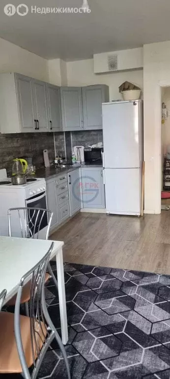 2-комнатная квартира: посёлок городского типа Мирный, улица Академика ... - Фото 1