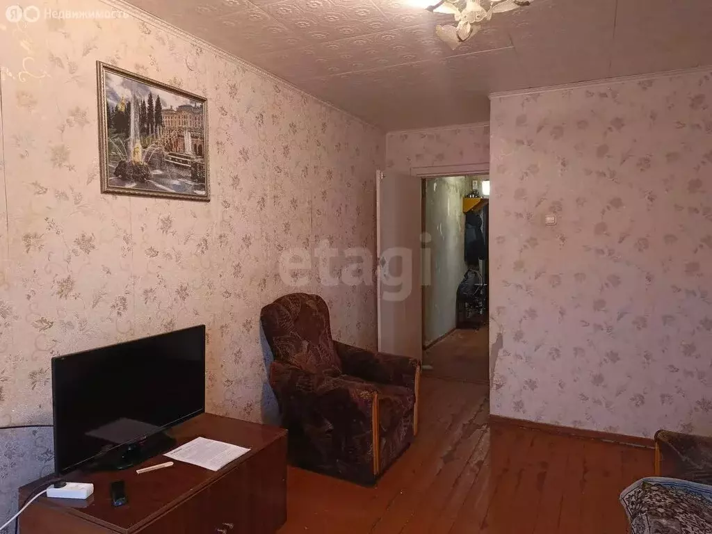 3-комнатная квартира: Остров, улица 1 Мая, 16 (50.9 м) - Фото 1