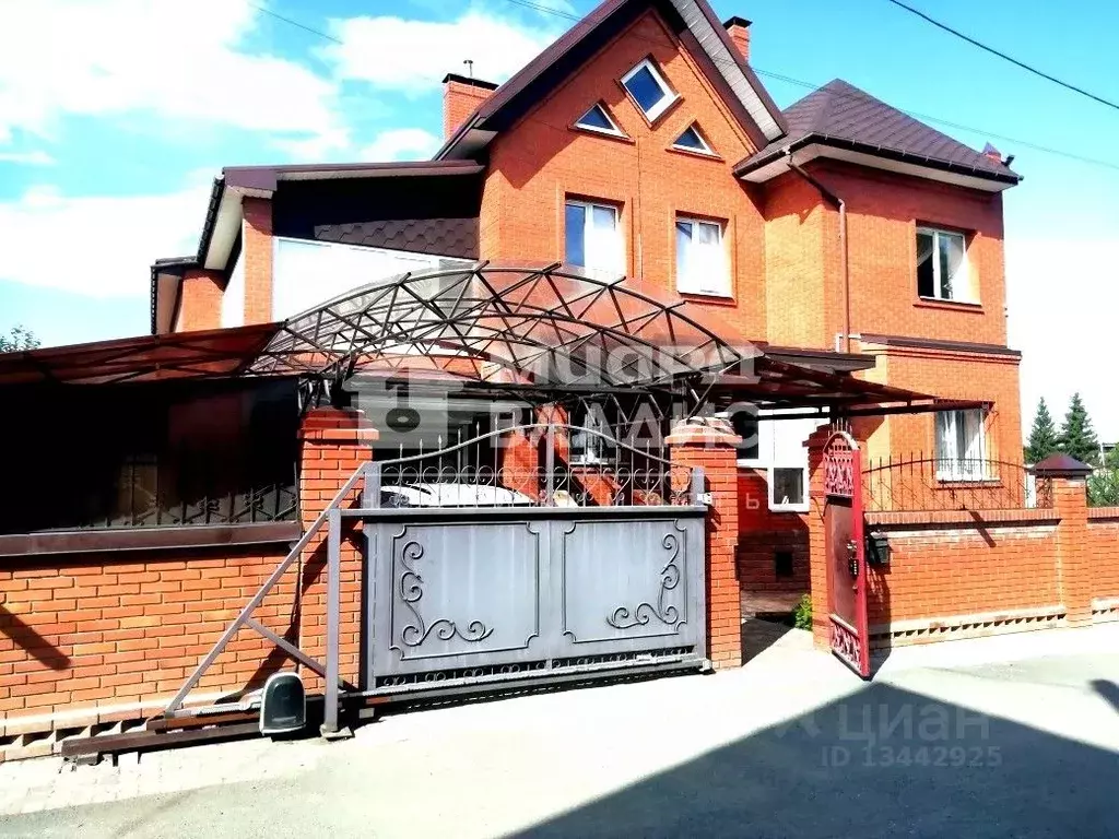 Дом в Омская область, Омск ул. 2-я Читинская (326 м) - Фото 0