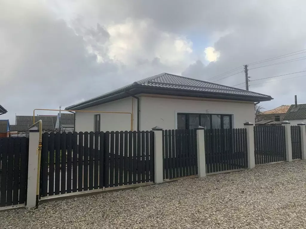 Дом в Краснодарский край, Темрюк ул. Калинина, 2 (82 м) - Фото 2