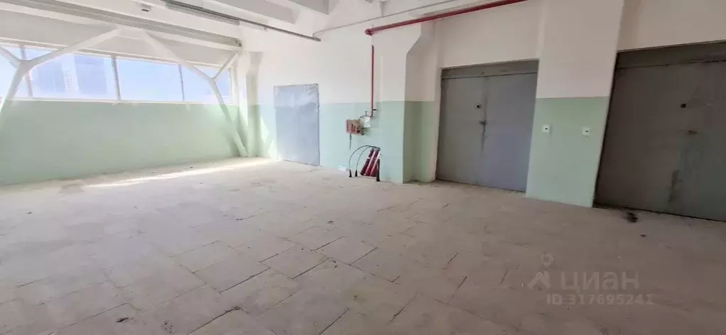 Помещение свободного назначения в Москва Вятская ул., 49 (900 м) - Фото 1