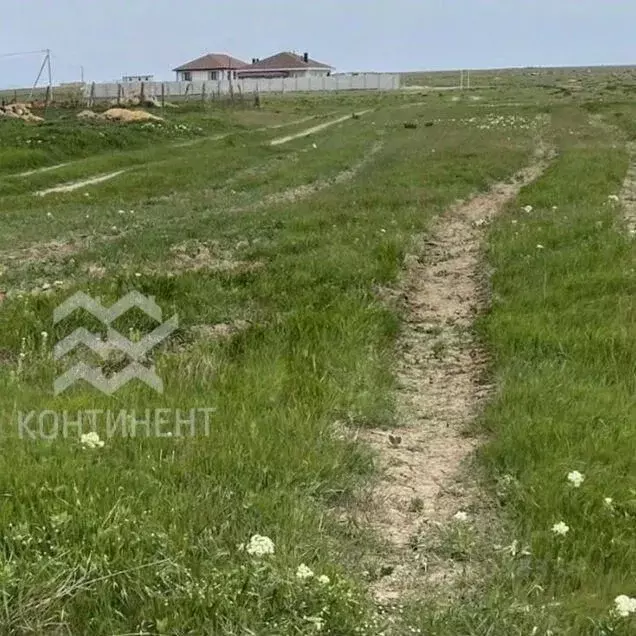 Участок в Крым, Сакский район, Суворовское с/пос, с. Великое ул. ... - Фото 1