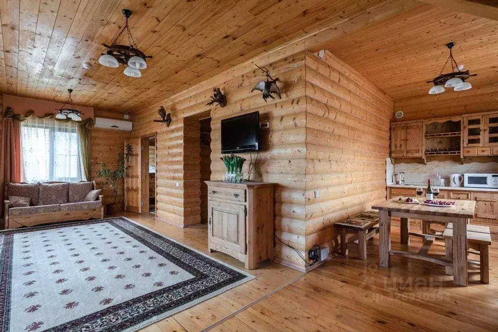 Дом в Астраханская область, Икрянинский район, с. Оранжереи, с. ... - Фото 1