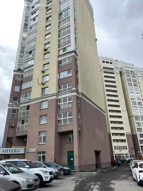 1-комнатная квартира: Екатеринбург, улица Смазчиков, 3 (40 м) - Фото 0