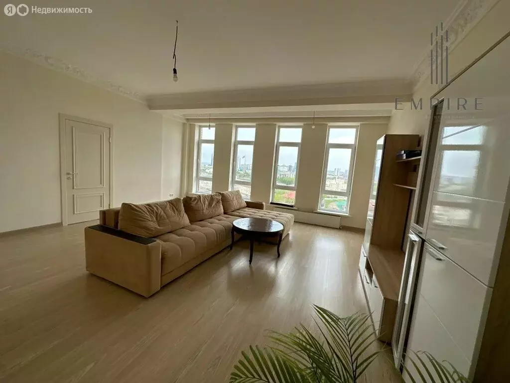 3-комнатная квартира: Грозный, улица Субры Кишиевой, 9А (129 м) - Фото 1