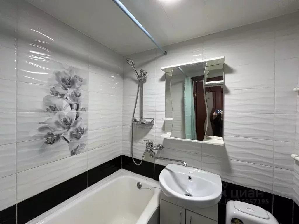 1-к кв. Удмуртия, Ижевск Молодежная ул., 8 (30.0 м) - Фото 1