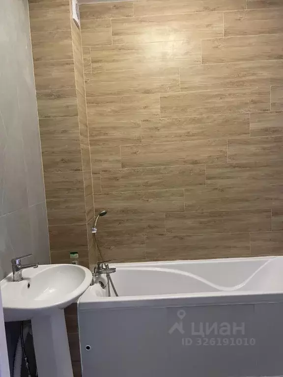 3-к кв. Красноярский край, Красноярск наб. Южная, 12 (82.1 м) - Фото 1