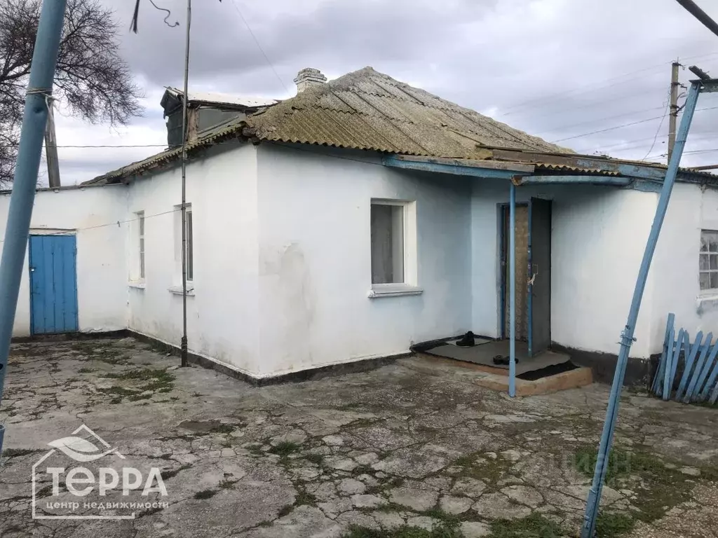 Дом в Крым, Сакский район, Суворовское с/пос, с. Великое ул. ... - Фото 1