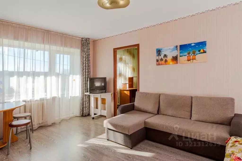 2-к кв. Приморский край, Артем пл. Ленина, 6 (50.0 м) - Фото 0