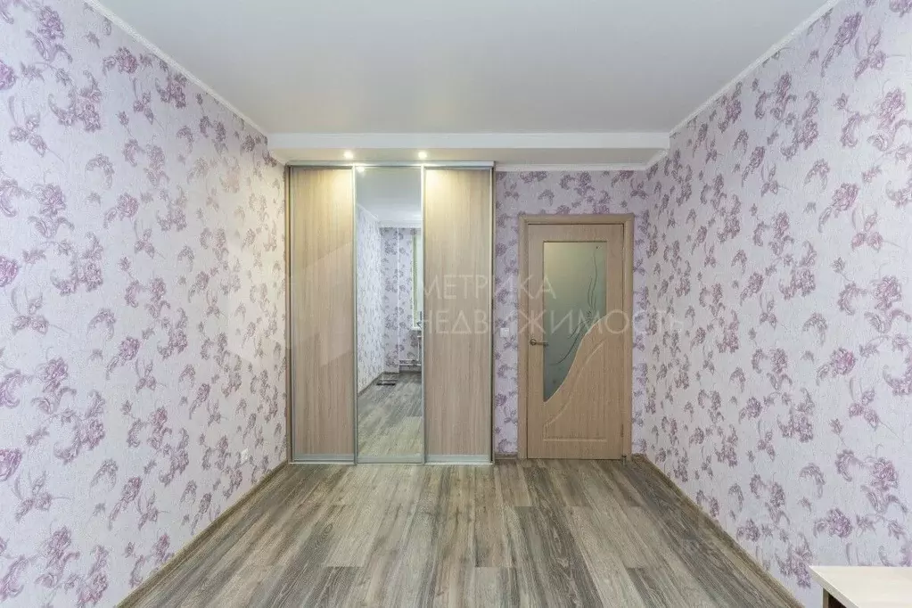 3-к кв. Тюменская область, Тюмень ул. Николая Зелинского, 17 (81.5 м) - Фото 0