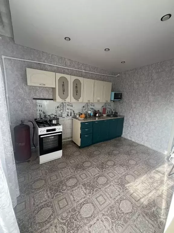 3-к кв. Омская область, Большеречье рп ул. Гвардейская, 1кв1 (74.8 м) - Фото 1