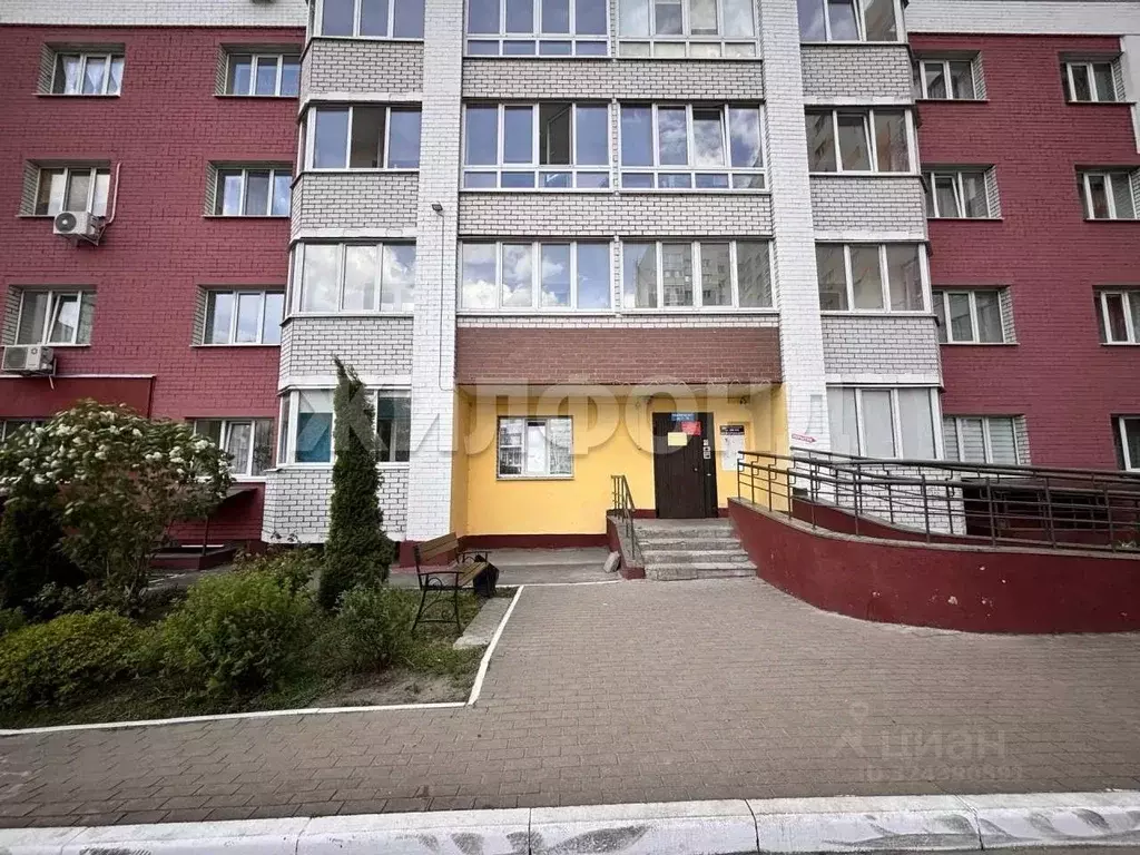 2-к кв. Брянская область, Брянск ул. Горбатова, 10 (70.0 м) - Фото 1