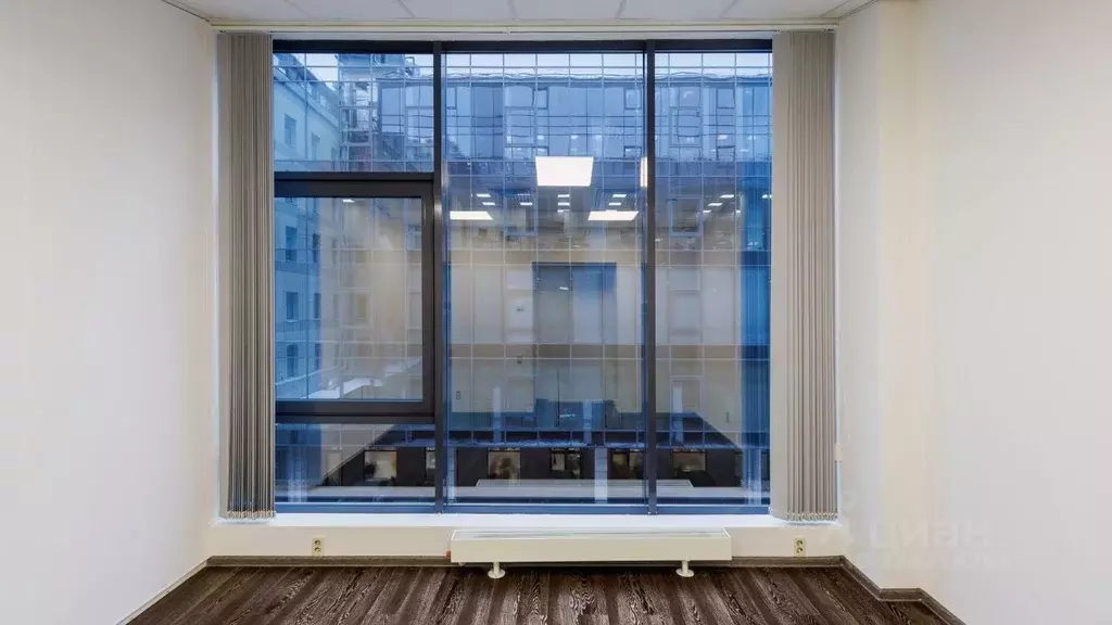 Офис в Санкт-Петербург 7-я Васильевского острова линия, 76 (67 м) - Фото 1