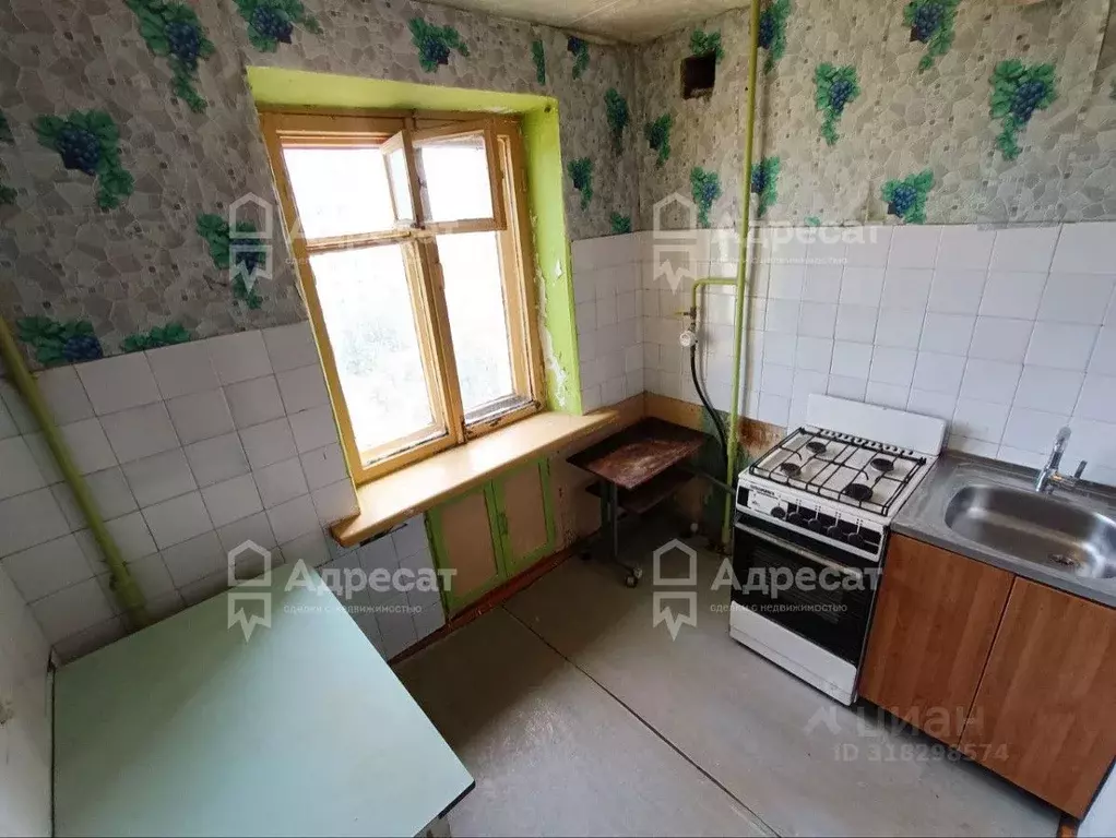 2-к кв. Волгоградская область, Волгоград ул. Кирова, 133А (46.0 м) - Фото 0
