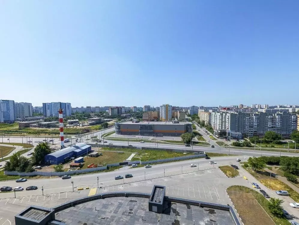 3-к кв. Омская область, Омск ул. Перелета, 28 (81.2 м) - Фото 1