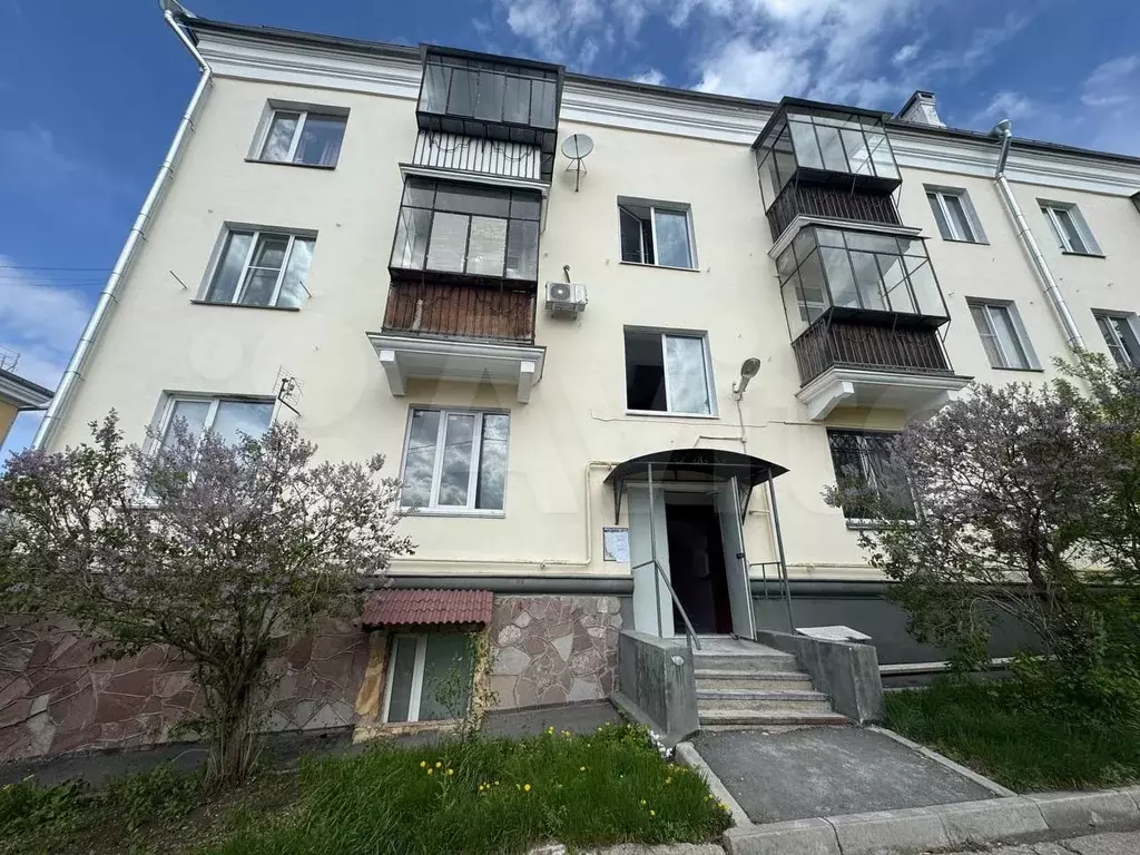 Комната 13,8 м в 3-к., 1/3 эт. - Фото 0