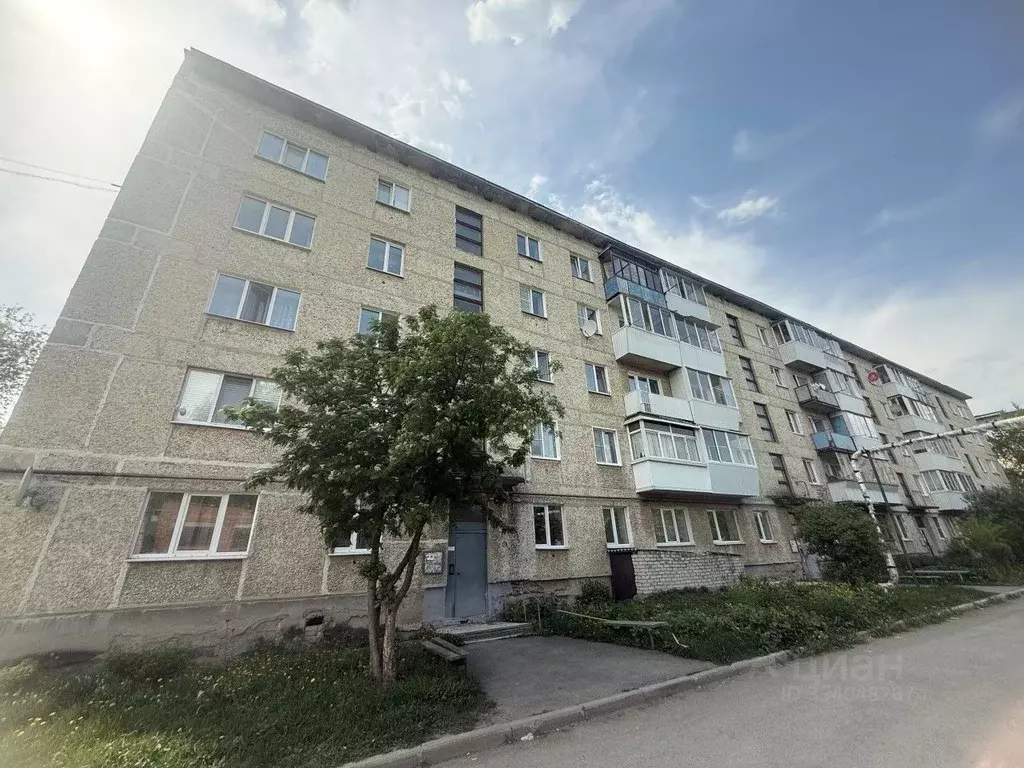 3-к кв. Свердловская область, Верхнее Дуброво пгт ул. Уральская, 6 ... - Фото 2