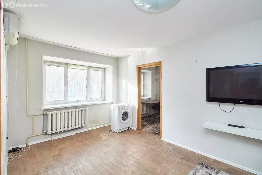 2-комнатная квартира: Тюмень, улица Орджоникидзе, 4 (43.8 м) - Фото 1