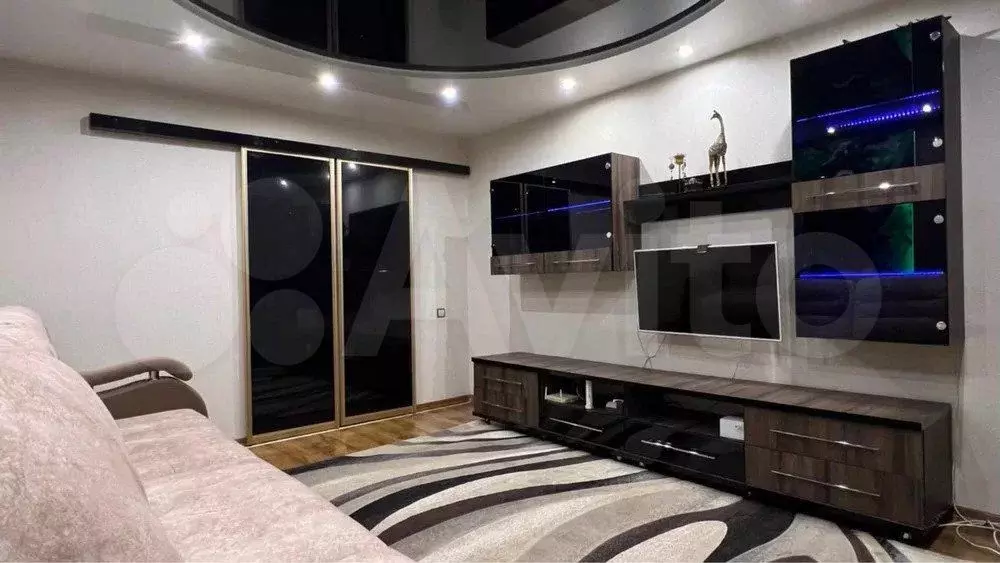 2-к. квартира, 60 м, 8/10 эт. - Фото 1