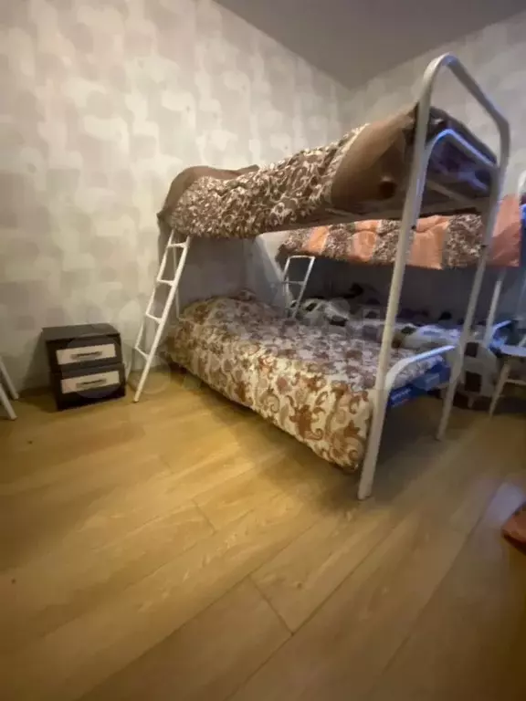 Комната 19,3 м в 3-к., 4/4 эт. - Фото 0