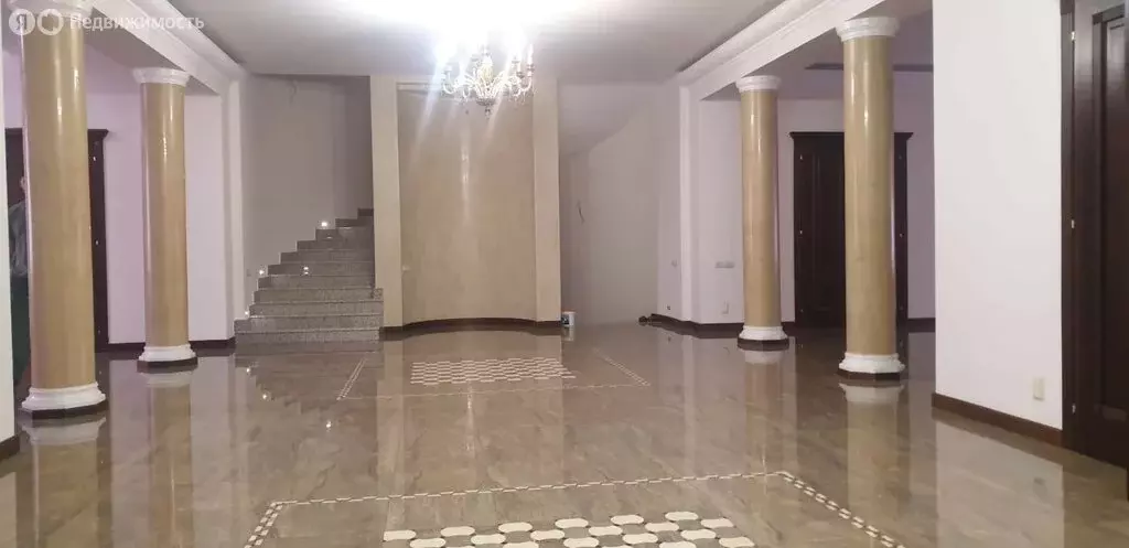 Дом в Нальчик, улица Тарчокова, 7 (500 м) - Фото 1